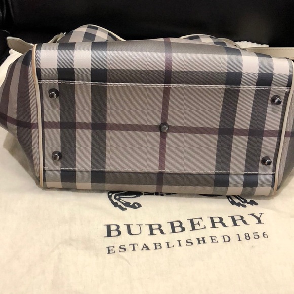❗️SOLD❗️ Authentic Burberry Nova Check Bag - Picture 2 of 7